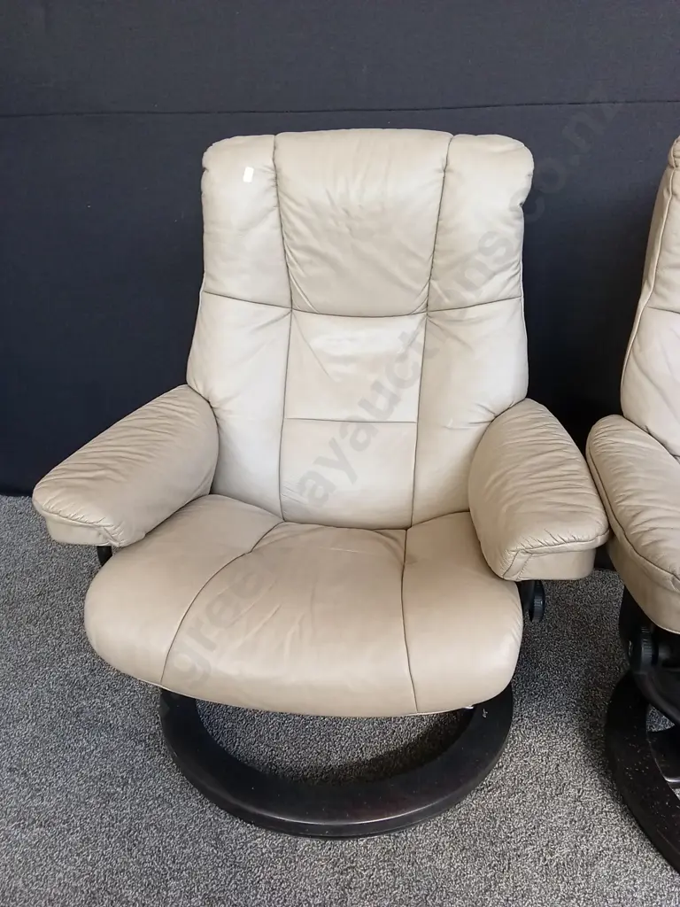 PAIR OF "STRESSLESS" BRAND RECLINING LEATHER SWIVEL ARMCHAIRS ONE WITH A MOVEABLE TABLE ATTATCHED Image 1++