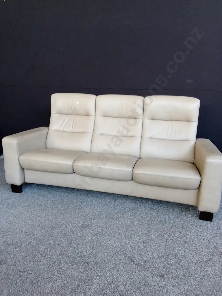 STRESSLESS BRAND 3 SEATER LEATHER COUCH WITH SLIGHT RECLINE L2M H1.02M Image 1++