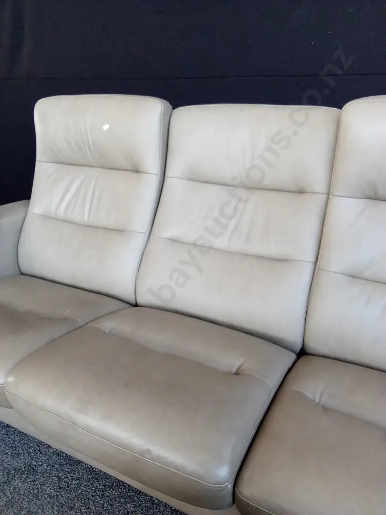 STRESSLESS BRAND 3 SEATER LEATHER COUCH WITH SLIGHT RECLINE L2M H1.02M Image 1++