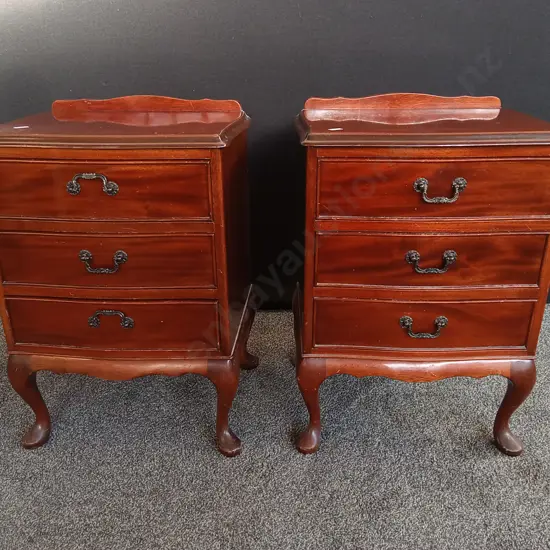 PAIR OF FRENCH PROVINCIAL STYLE NIGHTSTANDS, INDIVIDUAL H 69 CM X W 49 CM X D 39 CM