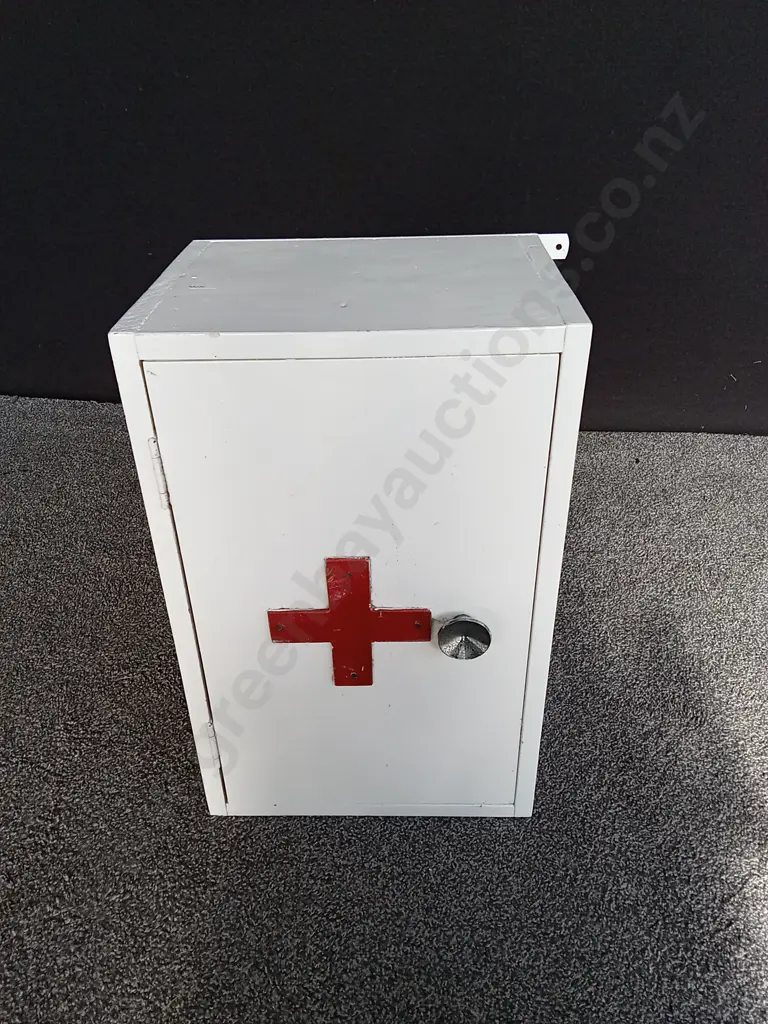 VINTAGE MEDICINAL CABINET L36CM D29CM H56CM Image 1++