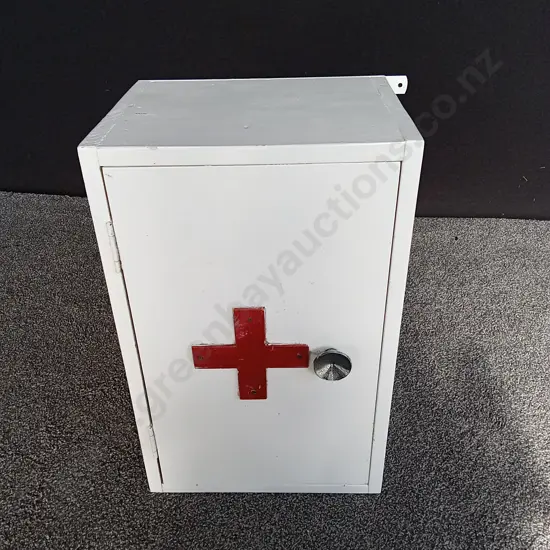 VINTAGE MEDICINAL CABINET L36CM D29CM H56CM