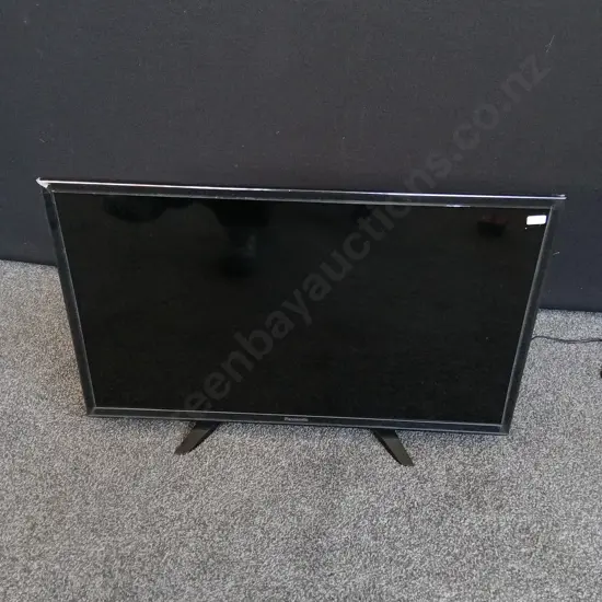 PANASONIC 32 INCH LED TELEVISION, WORKING, INCLUDES REMOTE