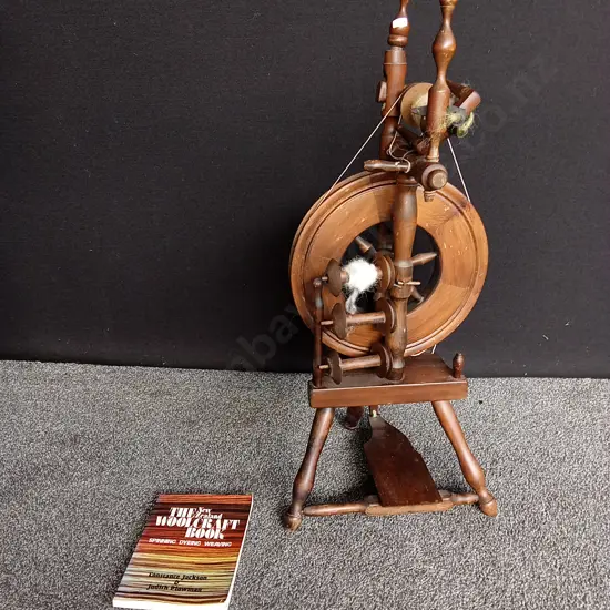 VINTAGE WEE PEGGY SPINNING WHEEL & THE WOOLCRAFT BOOK H 94CM