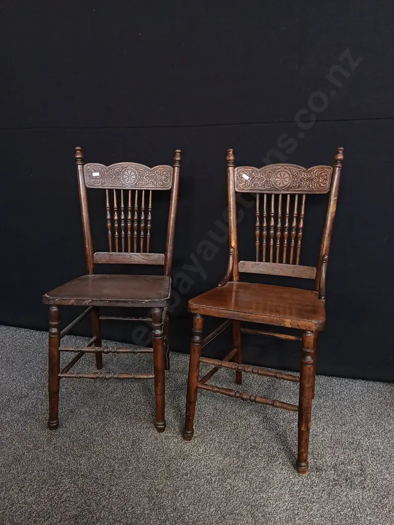 PAIR OF ANTIQUE OAK SPINDLE BACK CHAIRS Image 1++