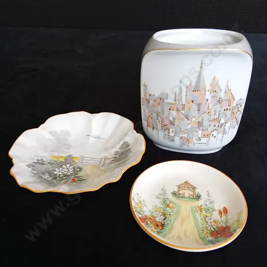 KAISER W. GERMANY WHITE VILLAGE VASE H9.5CM, VINTAGE SHELLEY TRINKET DISH AND ALFRED MEAKIN TRINKET DISH