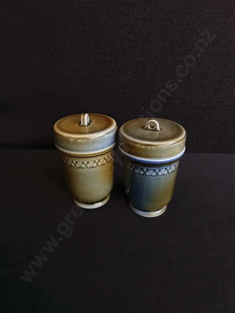 PAIR OF VINTAGE WADE IRISH PORCELAIN EGG CODDLERS, H 9.5 CM Image 1++