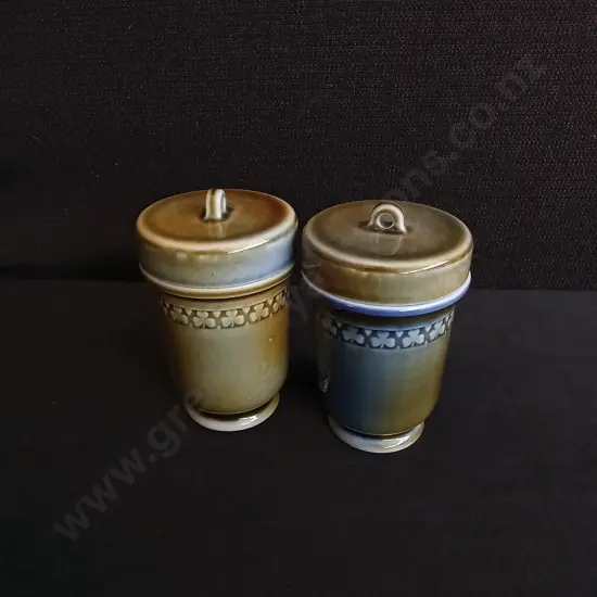 PAIR OF VINTAGE WADE IRISH PORCELAIN EGG CODDLERS, H 9.5 CM