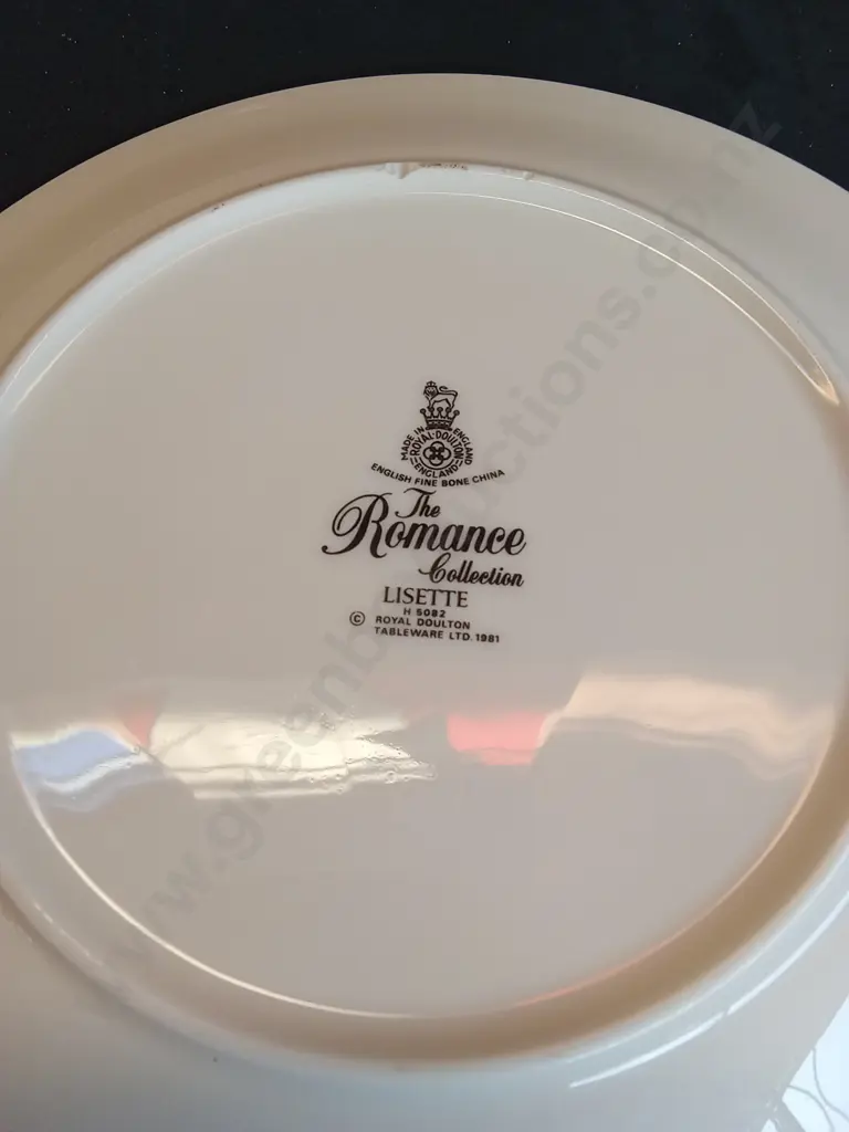 5 PLATES LARGEST D26CM INCLUDING 2 ROYAL DOULTON Image 1++