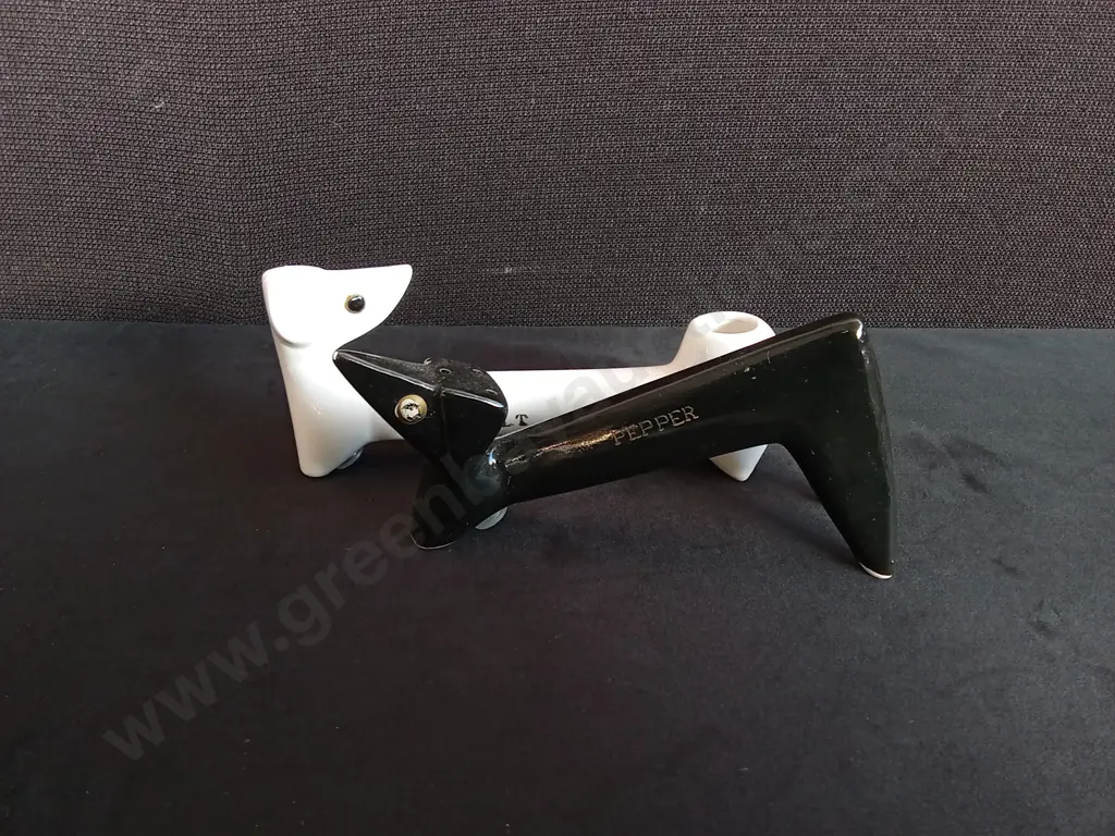 VINTAGE MID CENTURY MODERN INTERLOCKING DOG SALT AND PEPPER SHAKERS SET, Image 1++