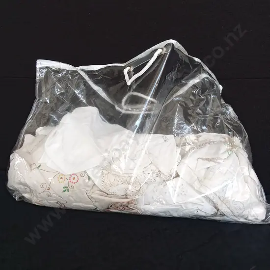 BAG OF VINTAGE TABLECLOTHS DOILEYS AND OTHER ITEMS