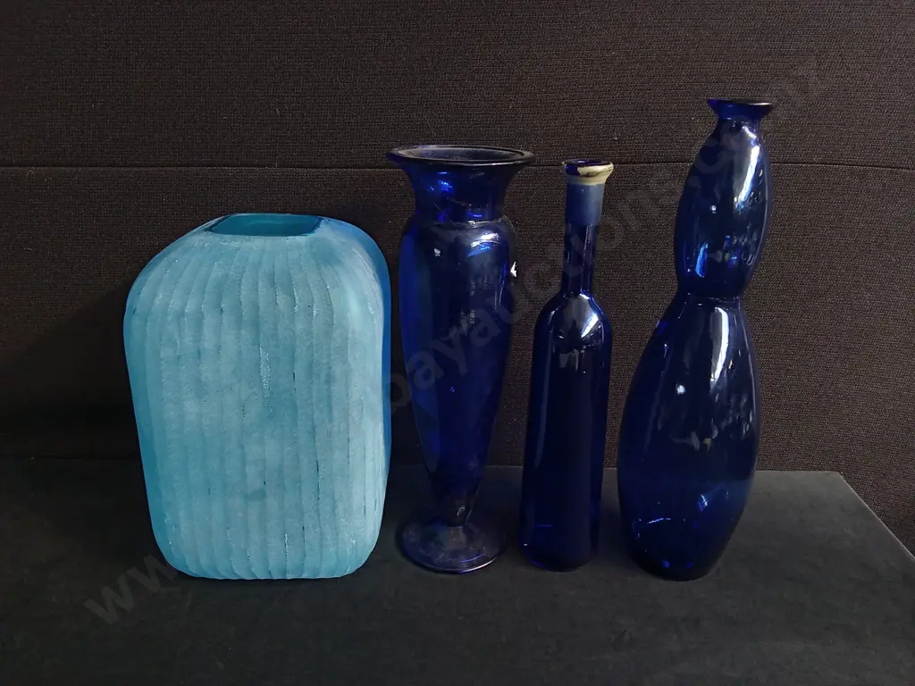 4 PIECES BLUE GLASS VASES, TALLEST H 39 CM Image 1++