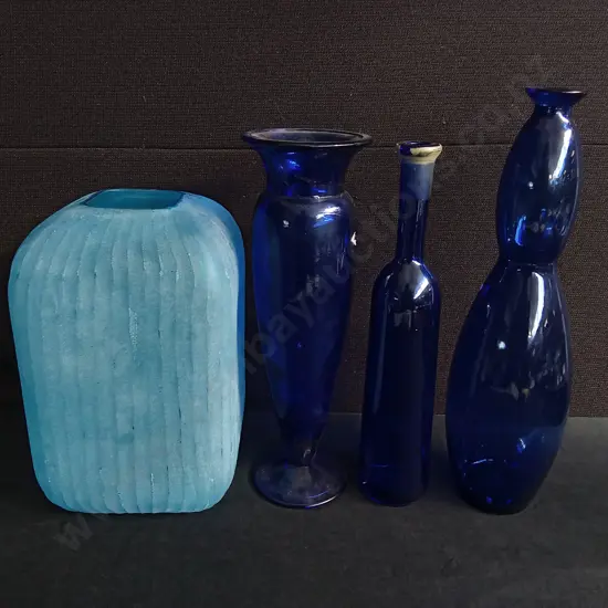 4 PIECES BLUE GLASS VASES, TALLEST H 39 CM