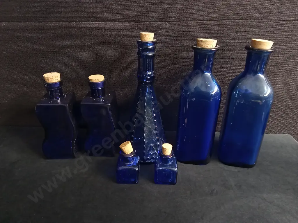 7 PIECES COBALT BLUE GLASS DECORATIVE ITEMS, TALLEST H 31 CM Image 1++