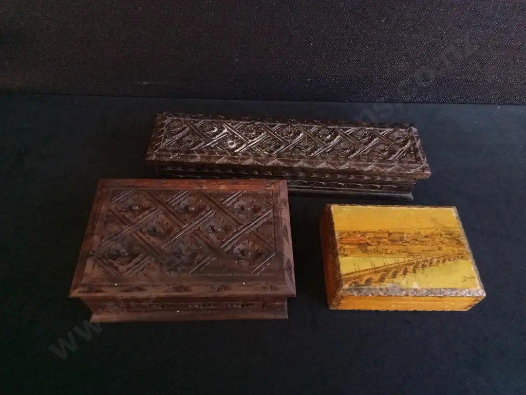 VINTAGE HAND CARVED WOODEN KEEPSAKE AND TRINKET BOXES, 3 PIECES Image 1++