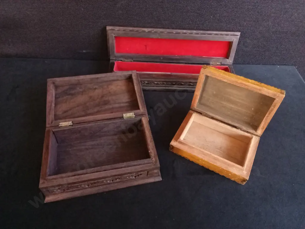 VINTAGE HAND CARVED WOODEN KEEPSAKE AND TRINKET BOXES, 3 PIECES Image 1++