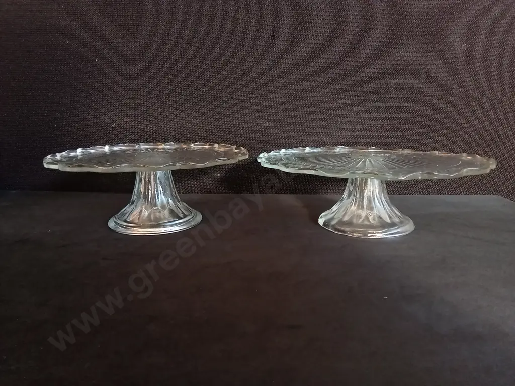 PAIR OF VINTAGE CLEAR PRESSED GLASS CAKE STANDS, H 7.5 CM Image 1++