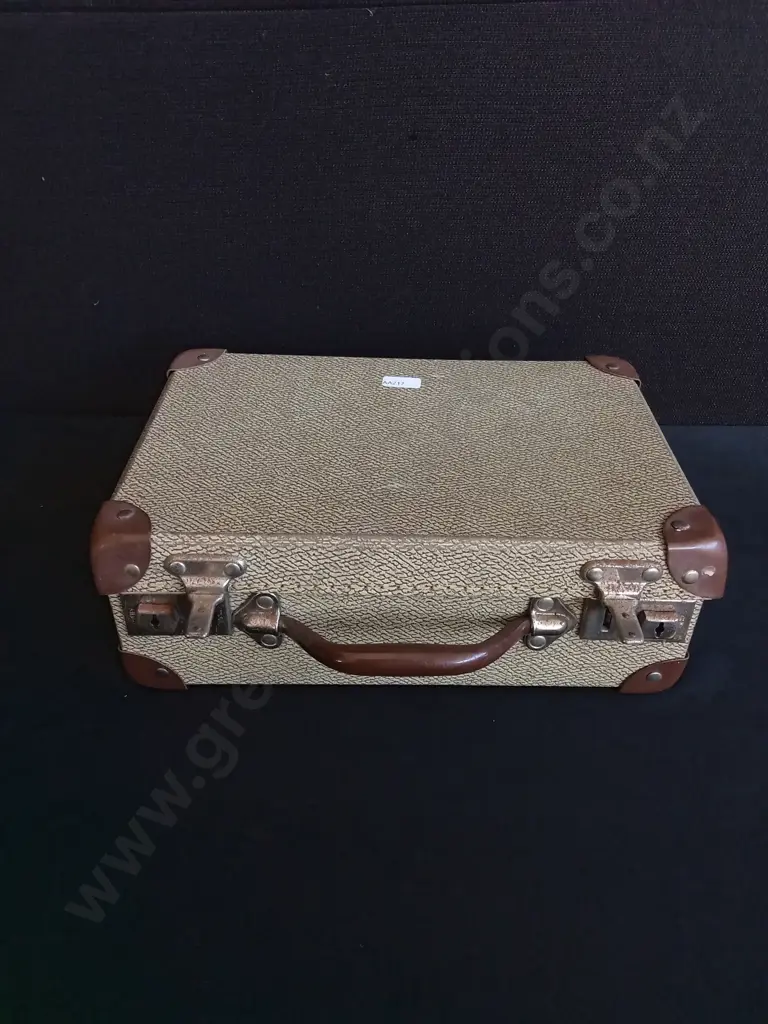 VINTAGE MODEL TRAIN STARTER SET IN VINTAGE CASE Image 1++