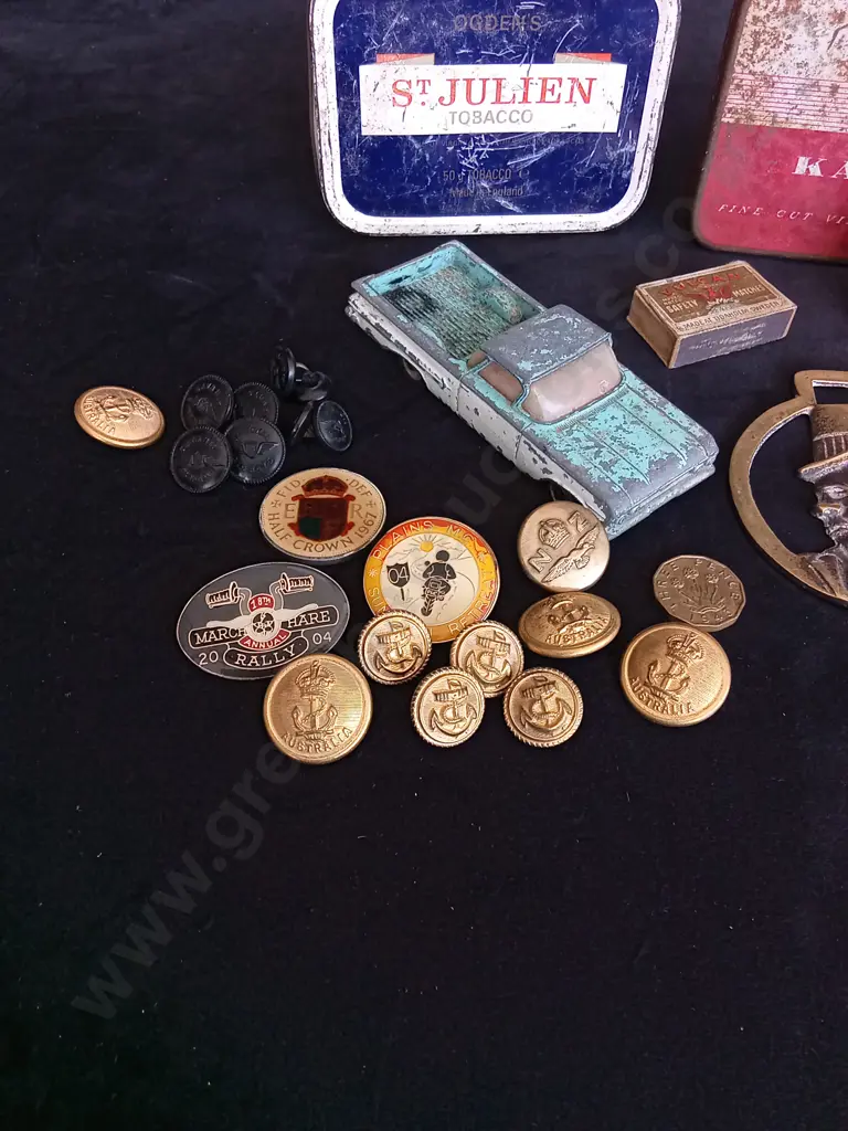 LOT OF VINTAGE ITEMS INCLUDING AUSTRALIAN MILITARY AND NZ NATIONAL AIRWAYS BUTTONS, Image 1++