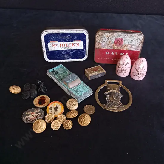 LOT OF VINTAGE ITEMS INCLUDING AUSTRALIAN MILITARY AND NZ NATIONAL AIRWAYS BUTTONS,