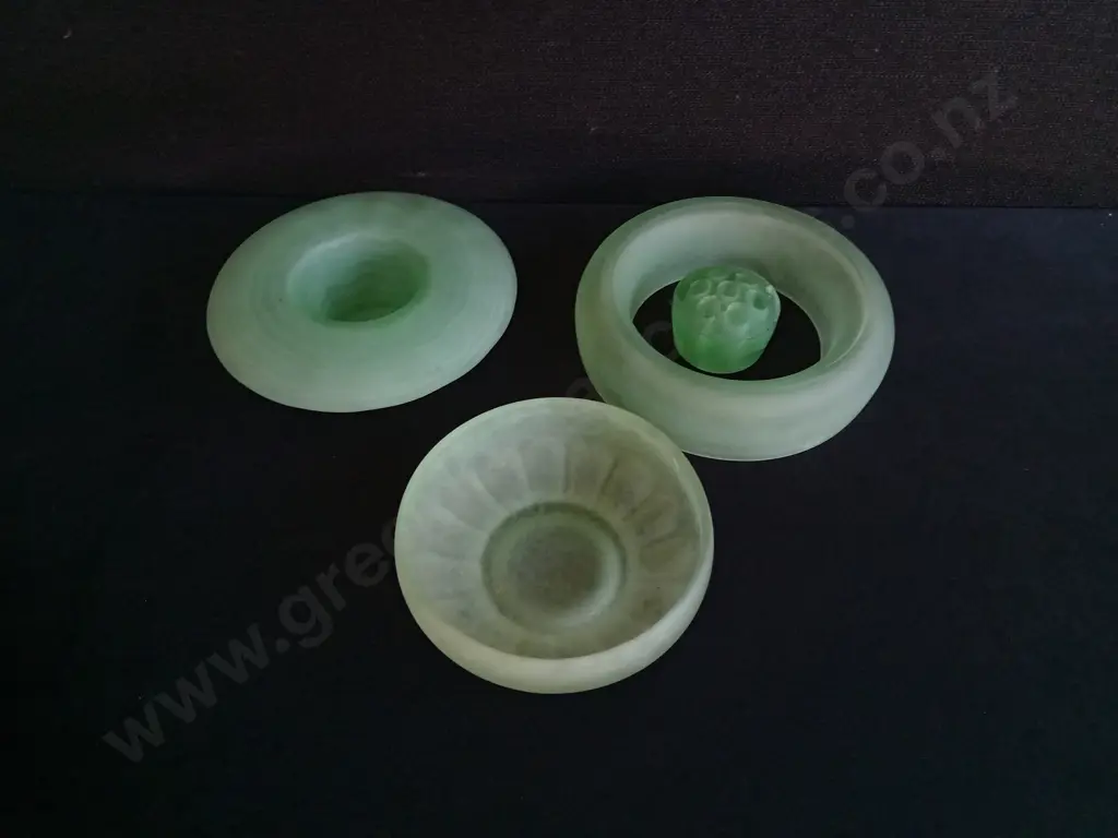 VINTAGE ART DECO FROSTED GREEN GLASS ITEMS, 4 PIECES Image 1++
