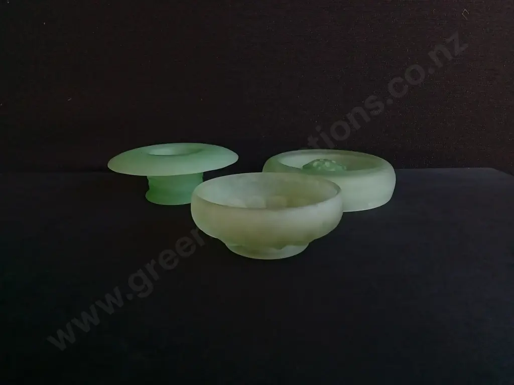 VINTAGE ART DECO FROSTED GREEN GLASS ITEMS, 4 PIECES Image 1++