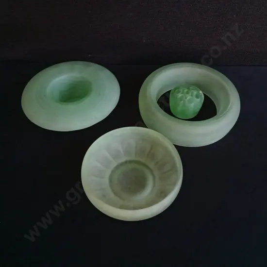 VINTAGE ART DECO FROSTED GREEN GLASS ITEMS, 4 PIECES