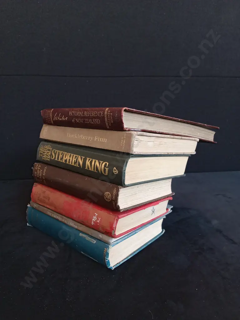 7 VINTAGE BOOKS Image 1++