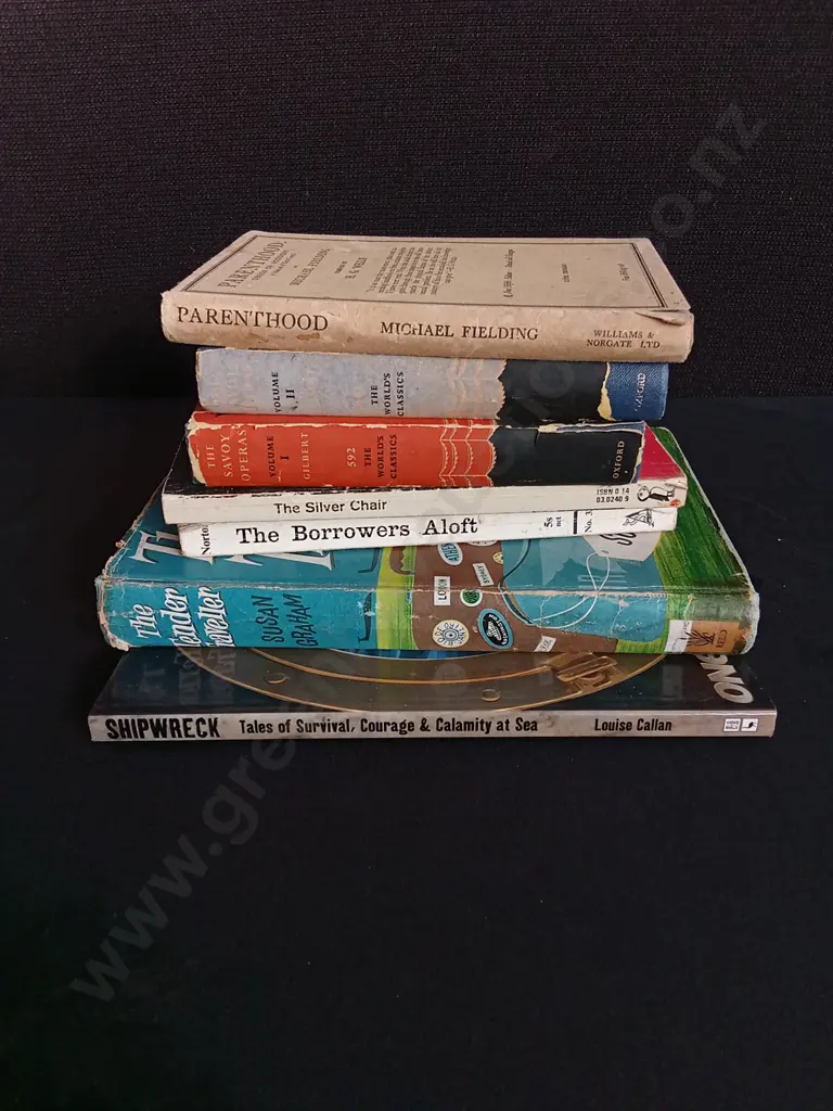 MIX OF 7 BOOKS Image 1++