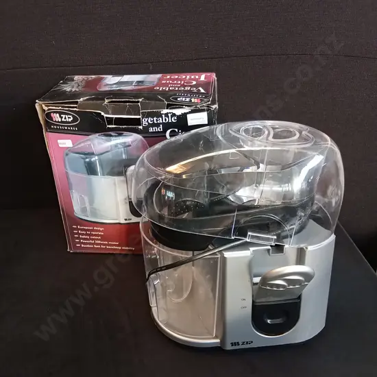 ZIP HOUSEWARES VEGETABLE AND CITRUS JUICER WITH BOX UNUSED