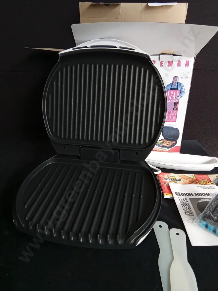 BRAND NEW GEORGE FOREMAN LEAN MEAN FAT GRILLING MACHINE Image 1++