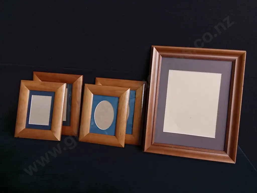 5 WOODEN PICTURE FRAMES Image 1++