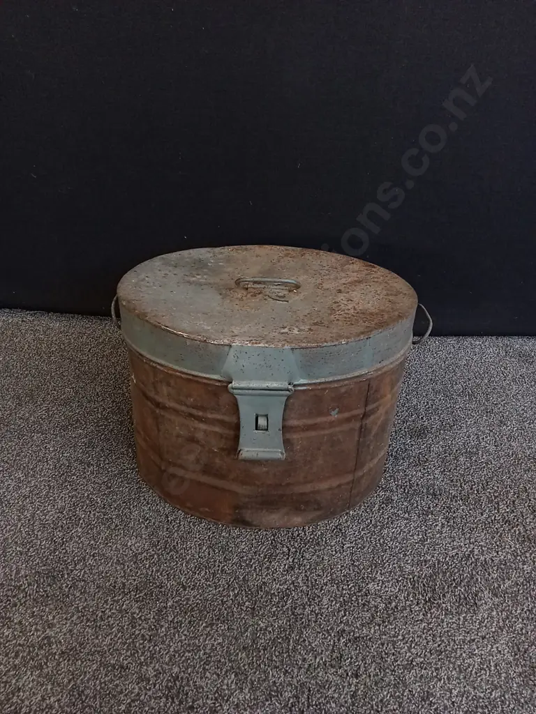VINTAGE TIN HAT BPX, W 45 CM X H 34CM Image 1++