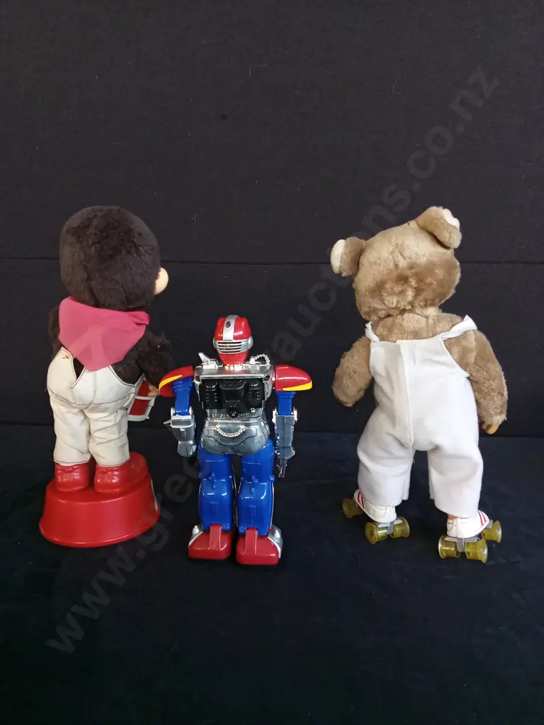 3 VINTAGE TOYS - 1990S ROBOT COMMANDER II 1960S TRICK STAR RUNNING MONKEY TOY 1985 SAMMY SKATES BEAR Image 1++