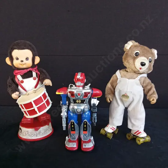 3 VINTAGE TOYS - 1990S ROBOT COMMANDER II 1960S TRICK STAR RUNNING MONKEY TOY 1985 SAMMY SKATES BEAR