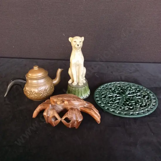 4 DECORATIVE ITEMS