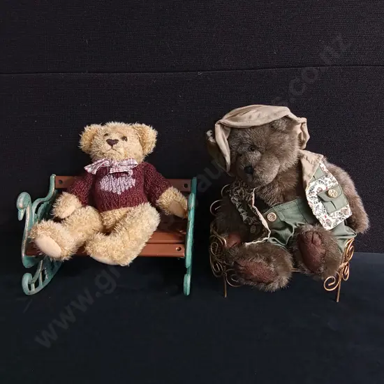 PAIR OF VINTAGE BEAR TOYSON MINIATURE WIRE CHAIR/ BENCH, TALLEST H 27 CM