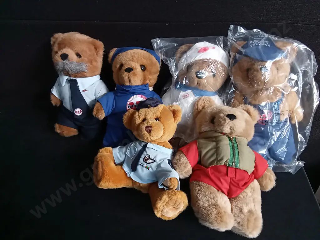 6 WESTPAC CHARITY BEARS, 2 PACKAGED, TALLEST H 34 CM Image 1++