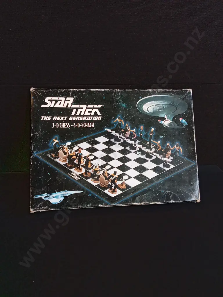 VINTAGE 1999 STAR TREK: THE NEXT GENERATION CHESS SET Image 1++