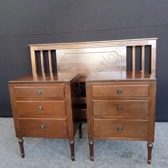 2 BEDSIDE TABLES H67CM L49CM D38CM AND A MATCHING HEADBOARD H96CM L1.4M