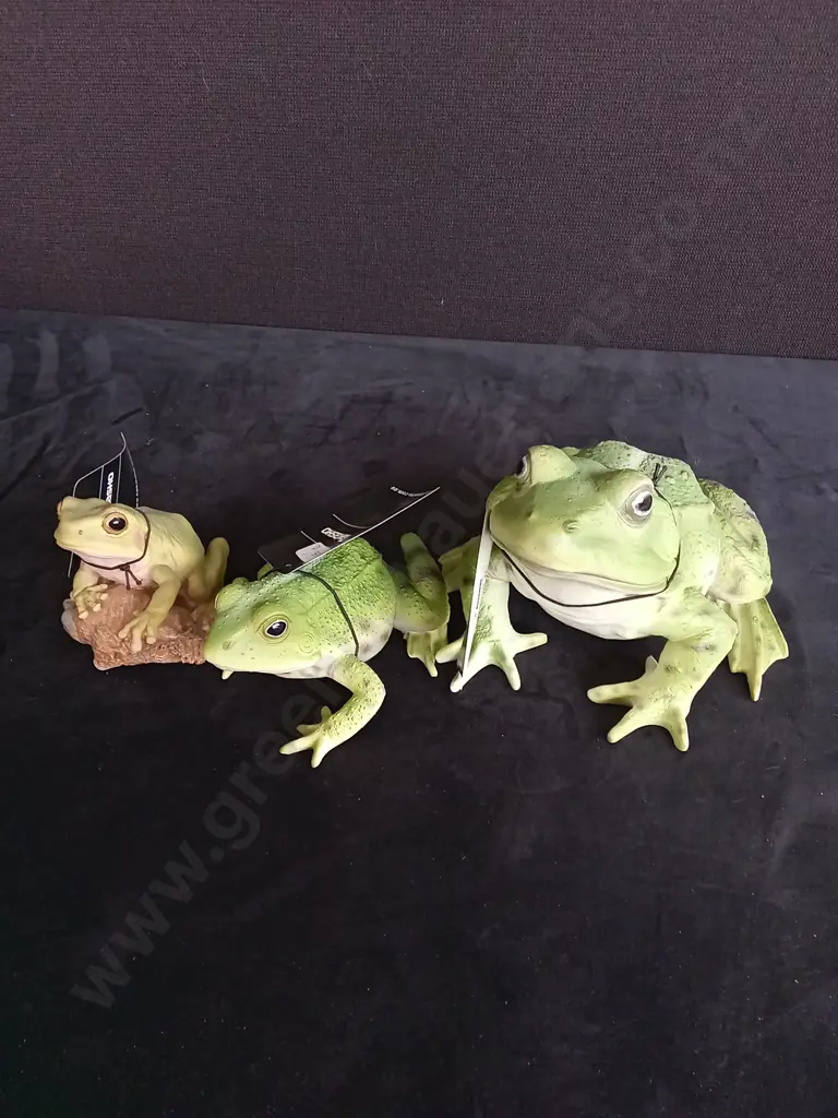 3 TAKASHO FROG FIGURINES Image 1++