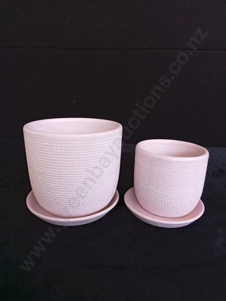 2 PINK PLANT POTS ON BASES TALLEST 13.5CM Image 1++