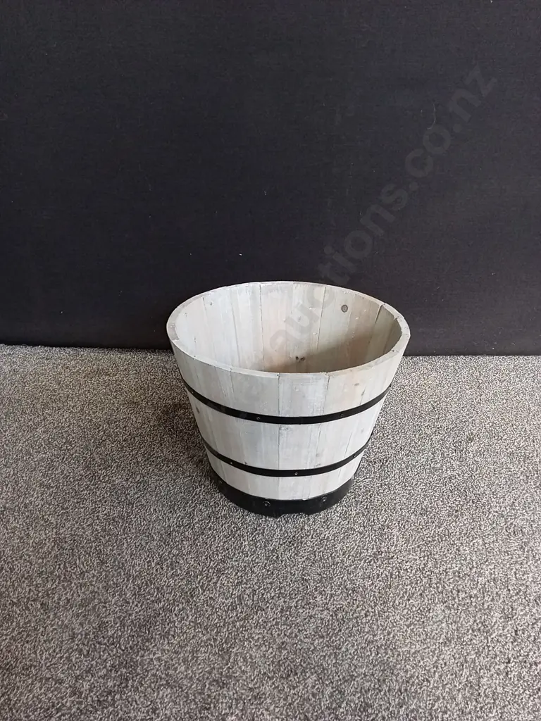 WOODEN PLANT POT Image 1++