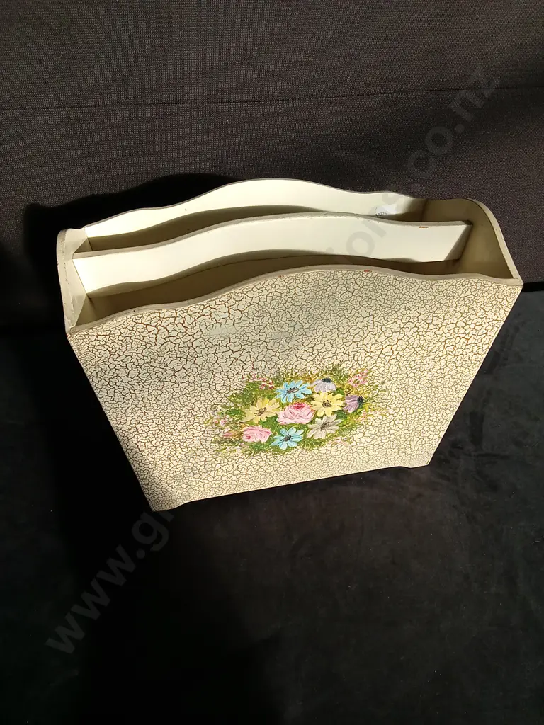 VINTAGE MAGAZINE RACK H29CM Image 1++