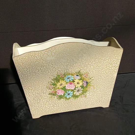 VINTAGE MAGAZINE RACK H29CM