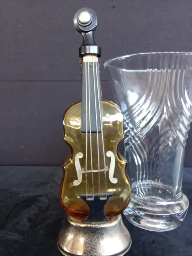 4 DECORATIVE ITEMS INCLUDING JAPANESE VIOLIN WHISKY DECANTER TALLEST H35CM Image 1++