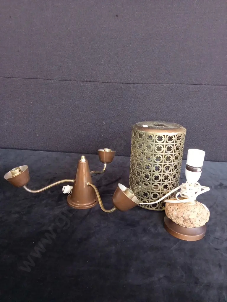 3 DECORATIVE ITEMS TALLEST 20.5CM Image 1++