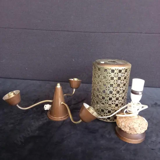 3 DECORATIVE ITEMS TALLEST 20.5CM