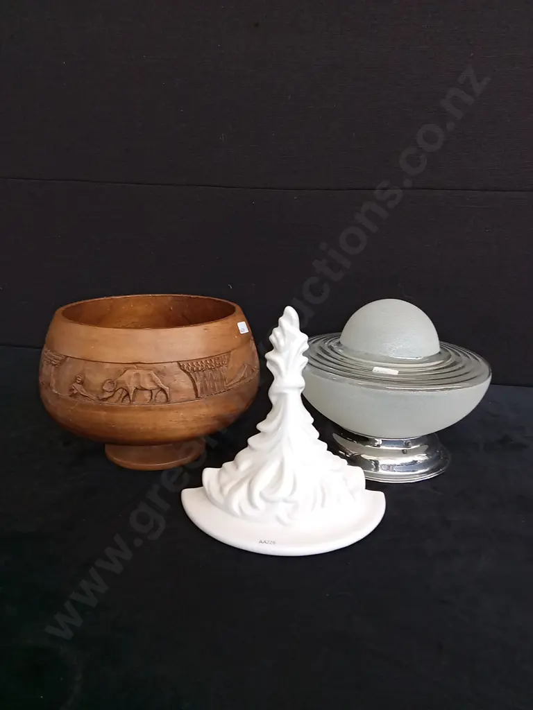 3 DECORATIVE ITEMS TALLEST 19CM Image 1++