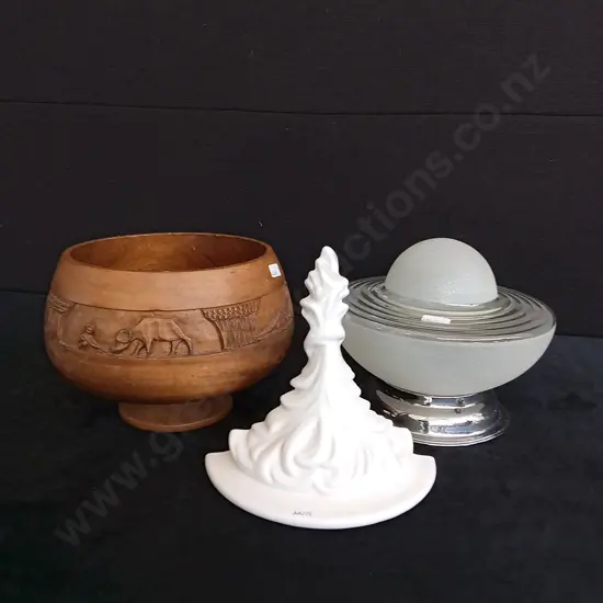 3 DECORATIVE ITEMS TALLEST 19CM
